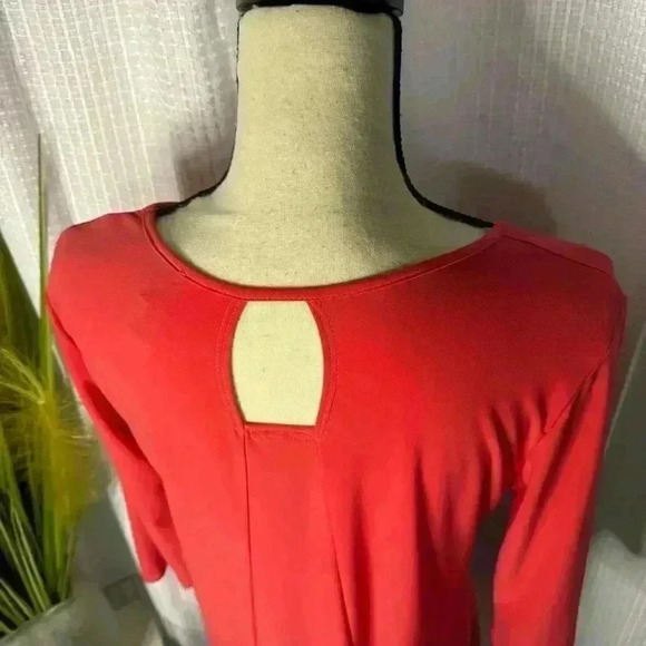 Clara Sun Woo USA Women’s M Red 3/4 Sleeve Back Neck Cutout Tunic Top - Picture 8 of 12